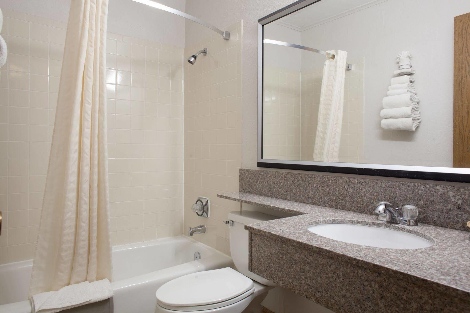 Heartland Inn Coralville Eksteriør bilde